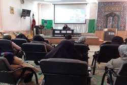 برگزاری جلسه آموزشی پیشگیری از مسمومیت های غذایی در سفر 