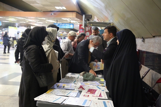 برپایی غرفه آموزشی راههای تشخیص تقلب و قاچاق از اصل در اقلام سلامت محور 