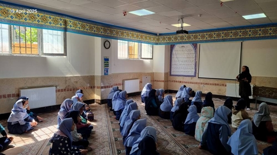 جلسه اموزشی ایمنی و نگهداری مواد غذایی به مناسبت هفته سلامت برگزار شد 