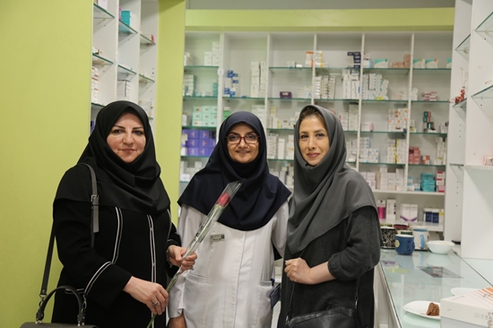 دیدار مشاور اجرایی معاونت غذا و دارو دانشگاه از داروخانه های ایثار و 13 آبان به مناسبت روز داروساز 