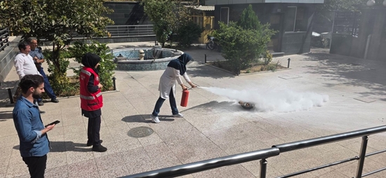 
برگزاری دوره آموزشی اطفاء حریق در آزمایشگاه کنترل غذا، دارو و تجهیزات پزشکی معاونت غذا و دارو دانشگاه علوم پزشکی تهران 