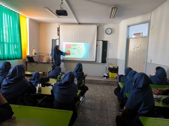 آموزش آشنایی و آگاه سازی در خصوص برچسب اصالت کالا و نحوه استعلام آن و آموزش پیشگیری از مسمومیت ها  