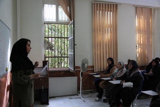 دوره آموزش برچسب اصالت و سلامت کالا و پیشگیری از مسمومیت ناشی از محصولات آرایشی و بهداشتی 