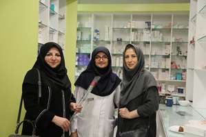 دیدار مشاور اجرایی معاونت غذا و دارو دانشگاه از داروخانه های ایثار و 13 آبان به مناسبت روز داروساز