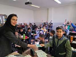 برگزاری دوره ی آموزشی نشانگر تغذیه ای و انتخاب آگاهانه در مدرسه شهید صادقی به مناسب روز دانش آموز