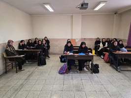 آموزش پیشگیری از مسمومیت با گیاهان سمی و قارچ‌ها در دبیرستان دخترانه امام سجاد