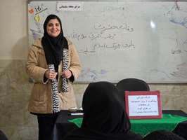 برگزاری کارگاه آموزشی جامع خودمراقبتی و تغذیه در روزهای آلوده در سالمندان در سرای محله سلیمانی