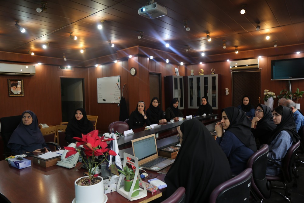 نشست تخصصی دکتر زهراجهانگرد رفسنجانی با مدیران واحدها در معاونت غذا و دارو دانشگاه علوم پزشکی تهران 